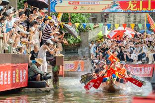 沃格尔：第四节我们防不住独行侠 夹不夹东契奇我们都很受伤